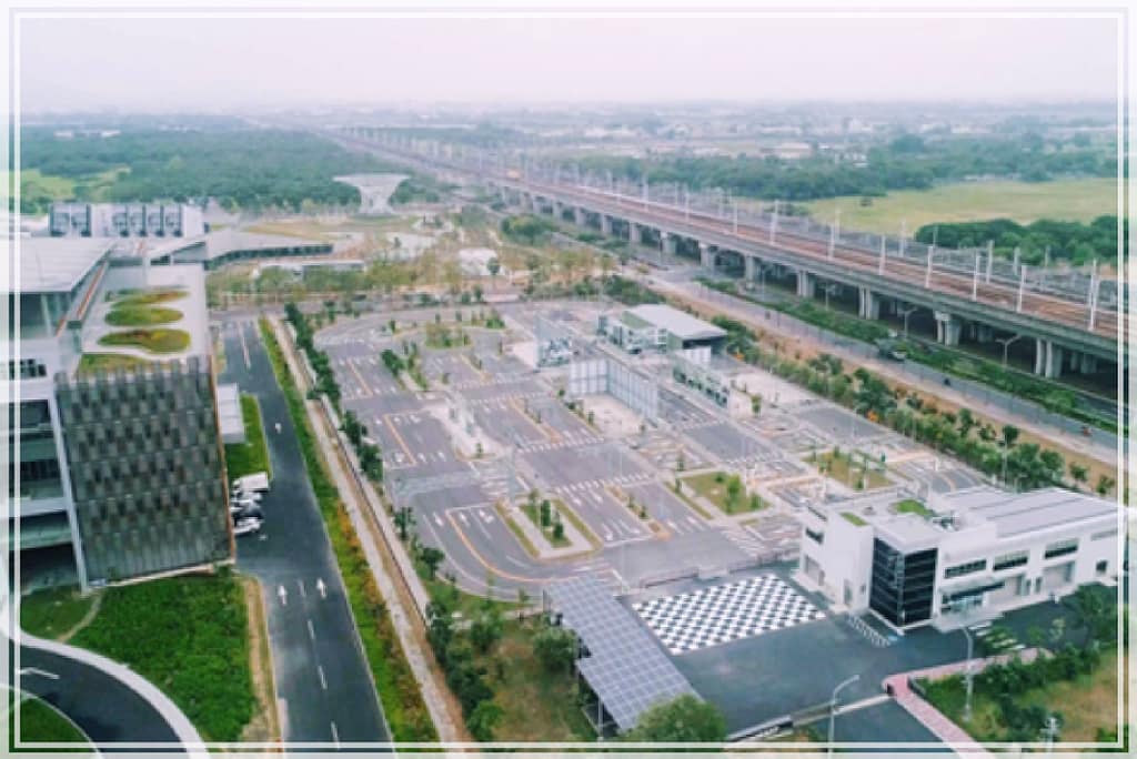 歸仁農地自售 - 4145M2 幸福釋迦園,四分鐘達沙崙高鐵站/成大智慧醫療園區;1&3號高速公路、86快速道路環繞,可快速到南科、高科、安平市區;未來沙崙AI智慧產業園區規劃完成後最具潛力的投資標的