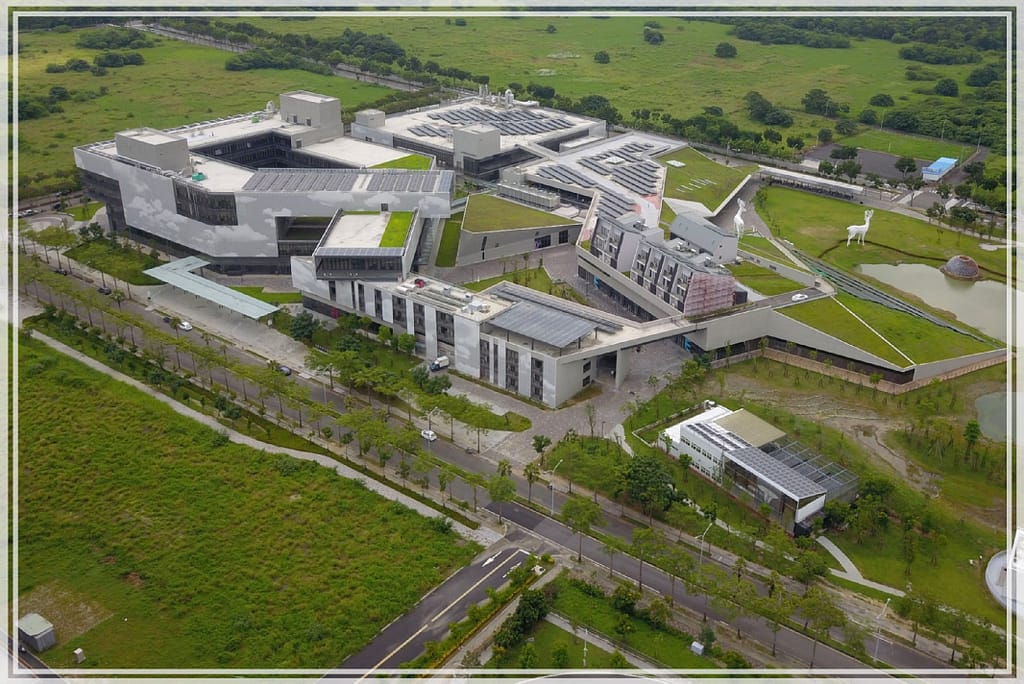 台南農地自售 - 4145M2 幸福釋迦園,四分鐘達沙崙高鐵站/成大智慧醫療園區;1&3號高速公路、86快速道路環繞,可快速到南科、高科、安平市區;未來沙崙AI智慧產業園區規劃完成後最具潛力的投資標的